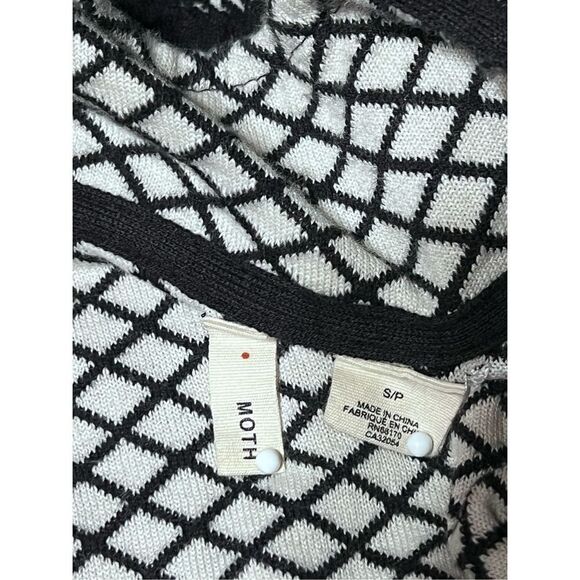 Moth by Anthropologie Long Sleeve Asymmetrical Fitted Sweater Size Petite Small - Picture 3 of 4